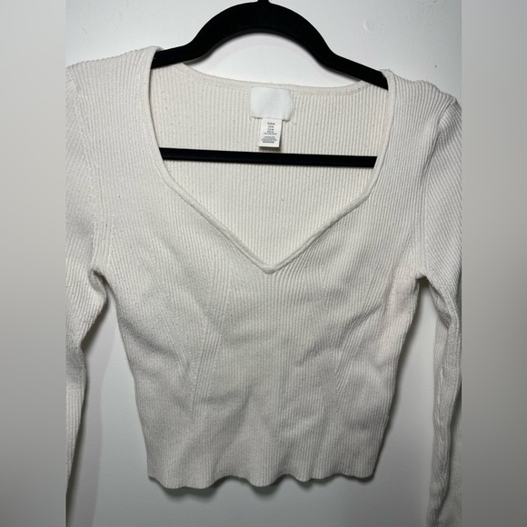 H&M women’s White Rib Knit Cropped Sweater in Size M - Picture 4 of 6